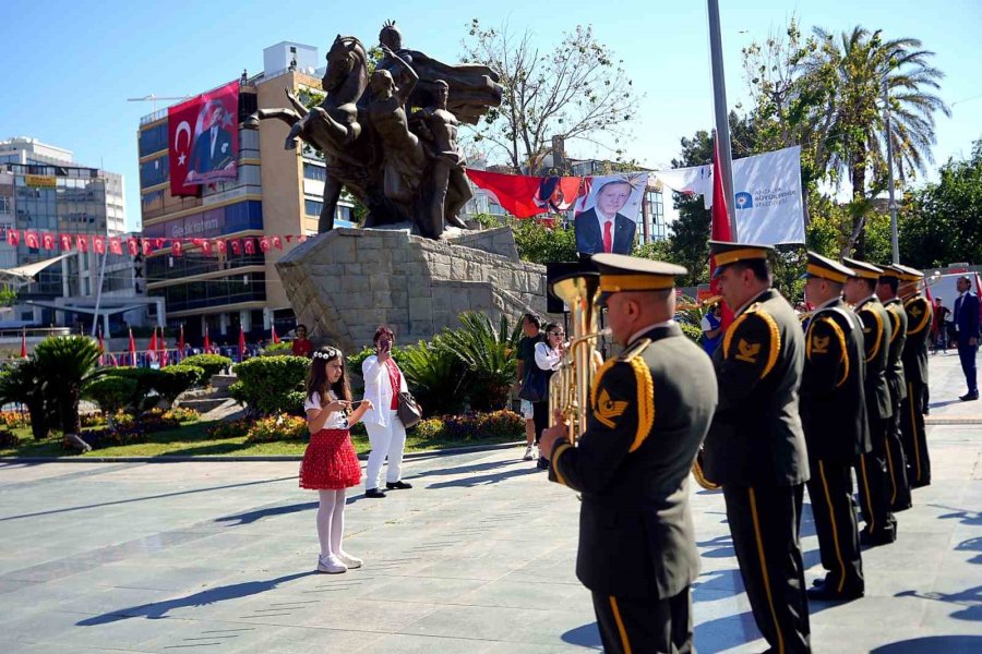 Antalya’da 19 Mayıs Coşkusu Çelenk Töreniyle Başladı