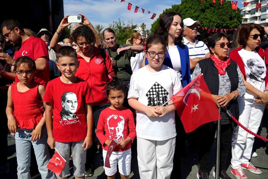 Antalya’da 19 Mayıs Coşkusu Çelenk Töreniyle Başladı