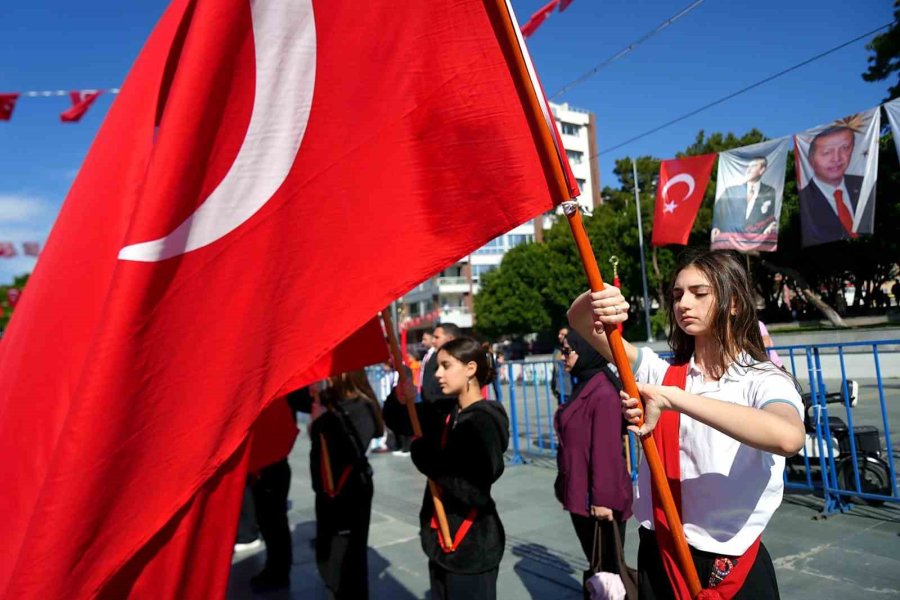 Antalya’da 19 Mayıs Coşkusu Çelenk Töreniyle Başladı