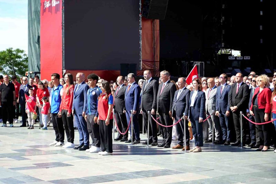 Antalya’da 19 Mayıs Coşkusu Çelenk Töreniyle Başladı