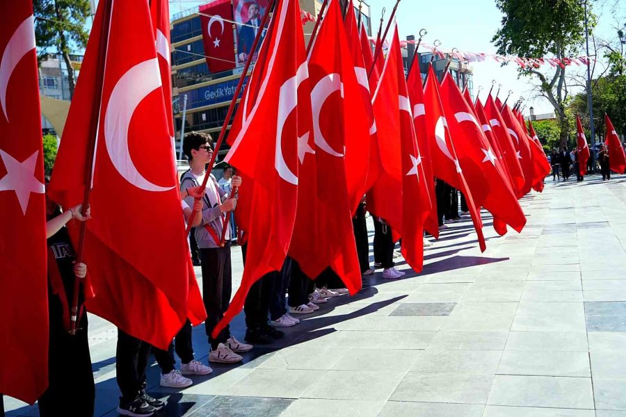 Antalya’da 19 Mayıs Coşkusu Çelenk Töreniyle Başladı