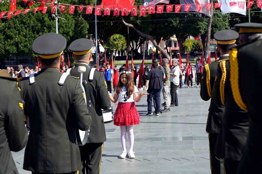 Antalya’da 19 Mayıs Coşkusu Çelenk Töreniyle Başladı
