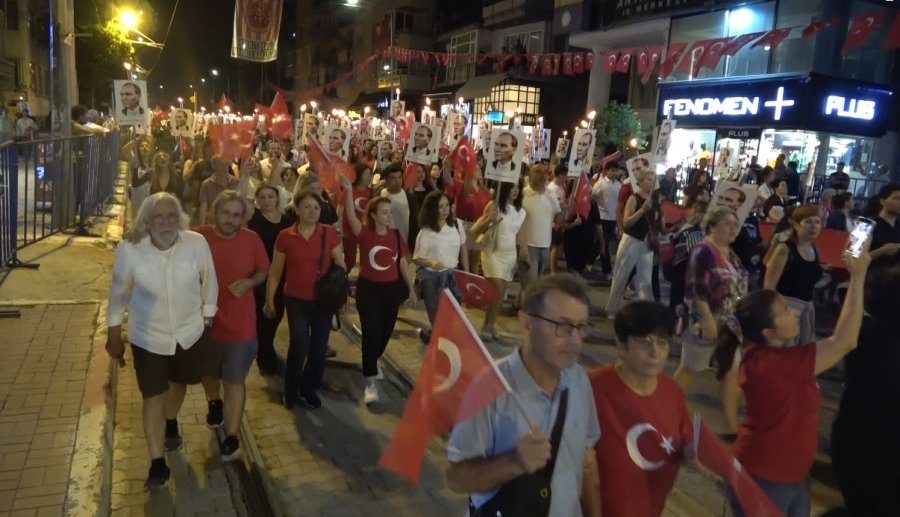 Antalya’da 400 Metrelik Türk Bayrağıyla Fener Alayı