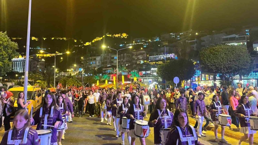 Alanya’da Fener Alayı Ve Ceza Konseriyle 19 Mayıs Kutlaması