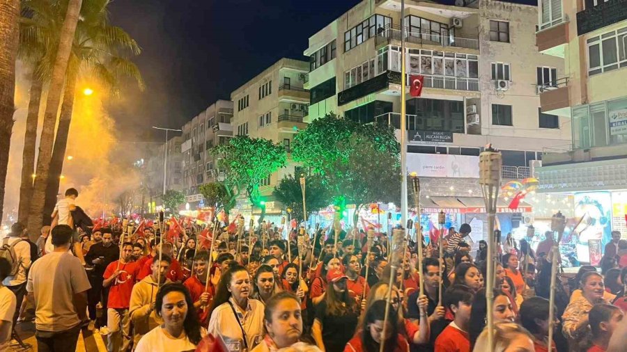 Alanya’da Fener Alayı Ve Ceza Konseriyle 19 Mayıs Kutlaması