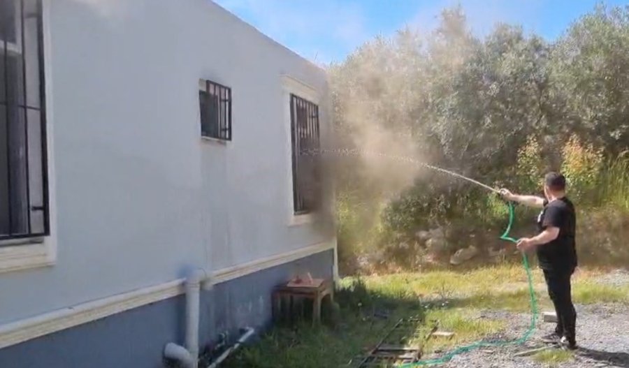 Müstakil Evdeki Yangını Vatandaşlar Ve İtfaiye Söndürdü