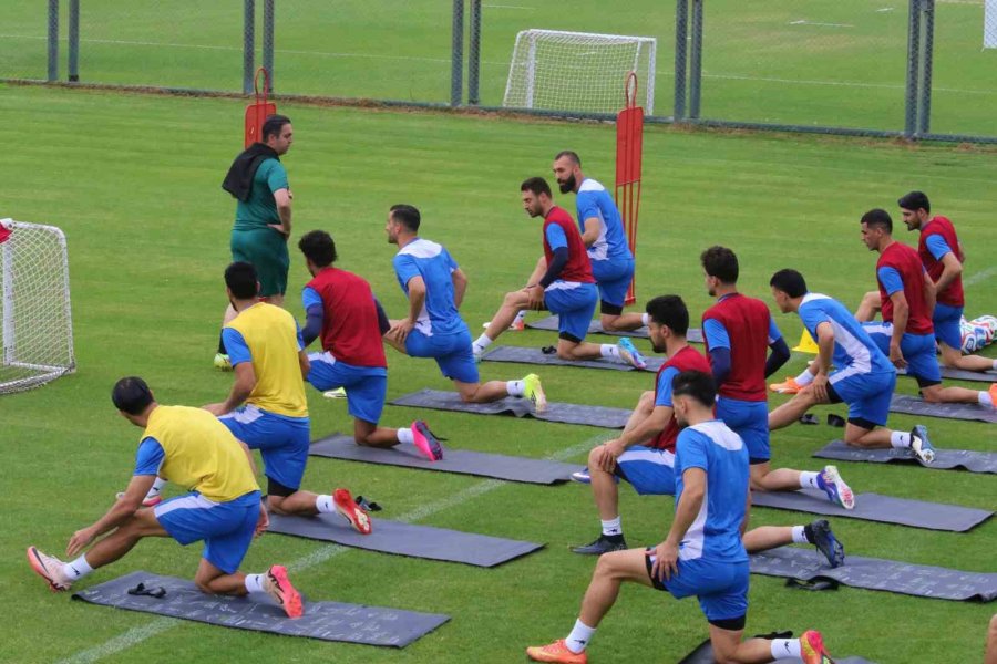 İran Milli Takımı, Dünya Kupası Hazırlıklarına Antalya’da Başladı