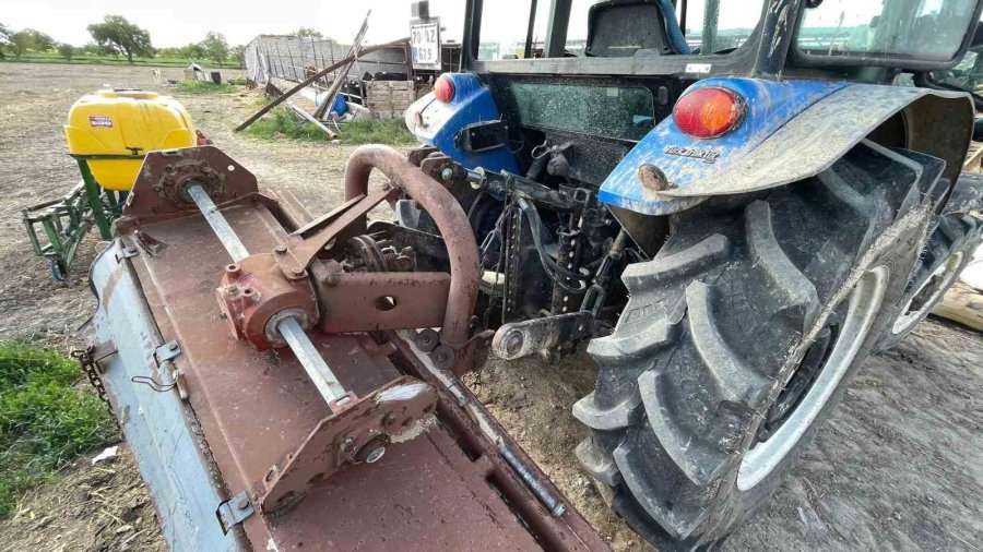 Karaman’da Kolu Traktör Şaftına Sıkışan Şahıs Yaralandı