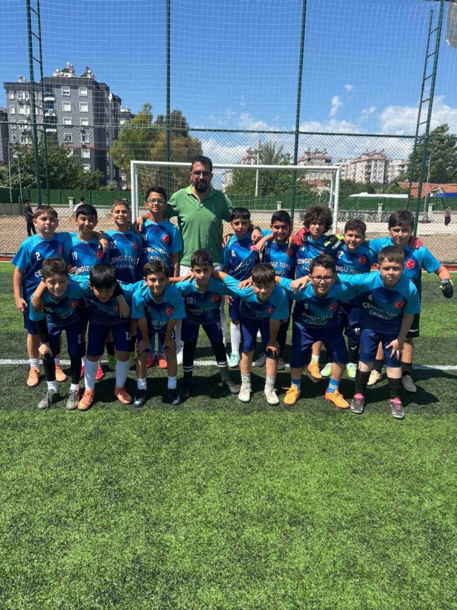 Kepez’de İlkokullar Arası Futbol Turnuvasının Şampiyonu Cengiz Topel İlkokulu Oldu