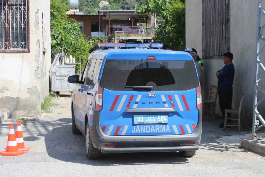 Mersin’de Katliam Yapan Zanlının Bulunduğu Bölgeye Giden Yol Kapatıldı