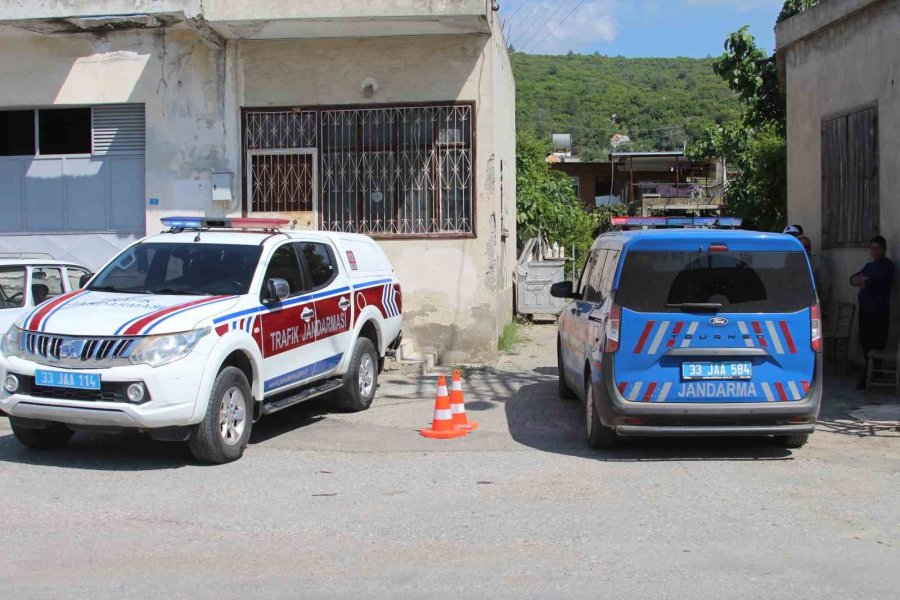Mersin’de Katliam Yapan Zanlının Bulunduğu Bölgeye Giden Yol Kapatıldı