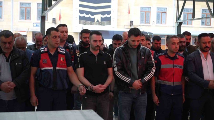Mersin’de Öldürülen Tır Şoförü Niğde’de Toprağa Verildi