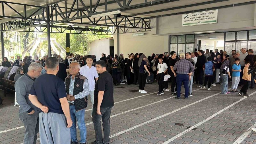 Mersin’deki Vahşette Hayatını Kaybedenler Son Yolculuğuna Uğurlanıyor