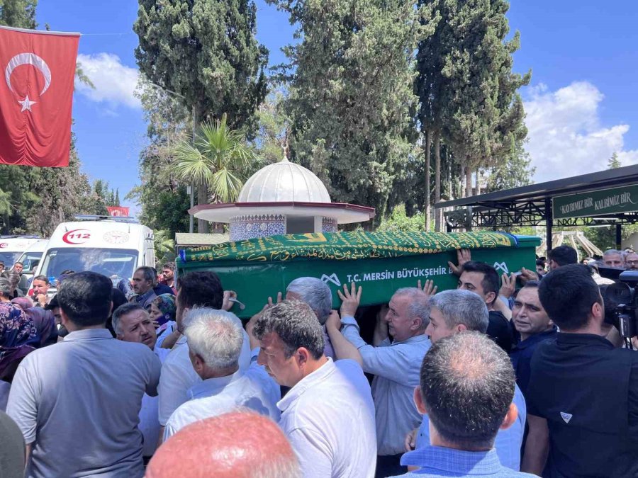 Mersin’deki Vahşette Hayatını Kaybedenlerin Cenaze Namazı Kılındı