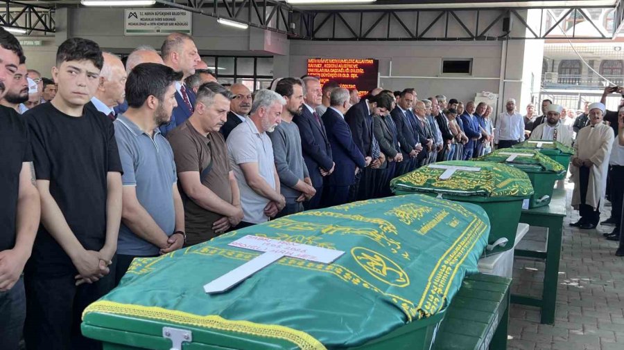 Mersin’deki Vahşette Hayatını Kaybedenlerin Cenaze Namazı Kılındı