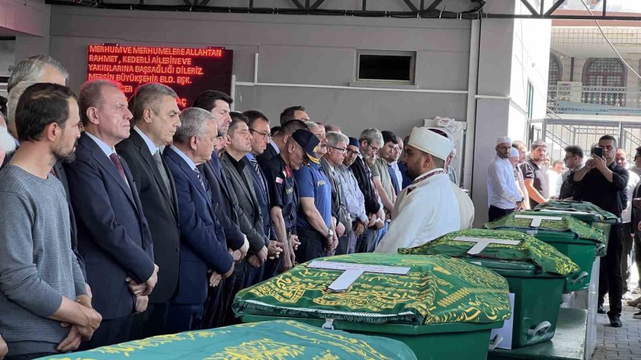 Mersin’deki Vahşette Hayatını Kaybedenlerin Cenaze Namazı Kılındı
