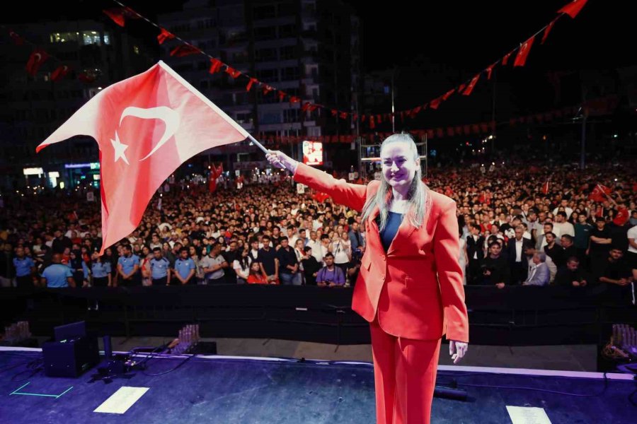Büşra Özdemir: "atatürk’ün Samsun’da Yaktığı Meşale Gençliğin Gözlerinde Parıldıyor"