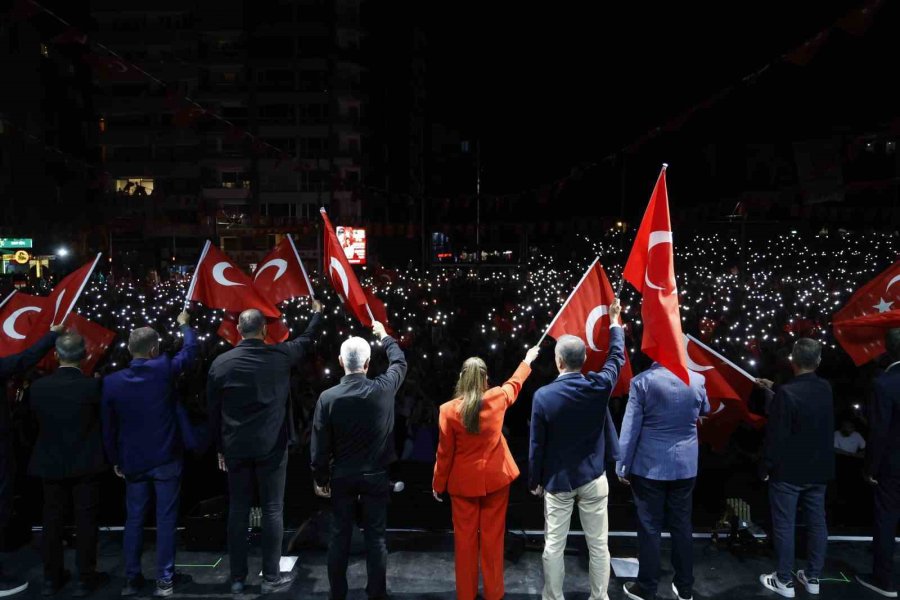 Büşra Özdemir: "atatürk’ün Samsun’da Yaktığı Meşale Gençliğin Gözlerinde Parıldıyor"