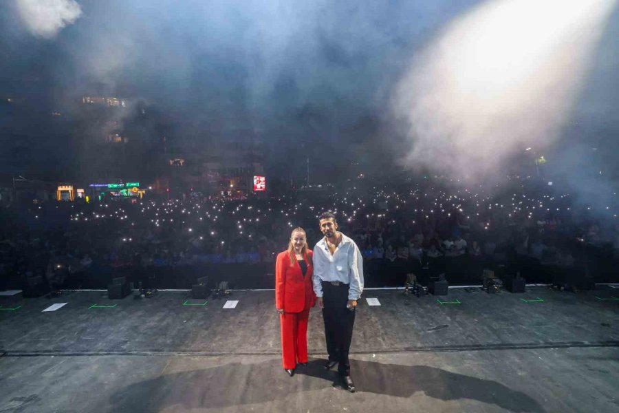 Büşra Özdemir: "atatürk’ün Samsun’da Yaktığı Meşale Gençliğin Gözlerinde Parıldıyor"