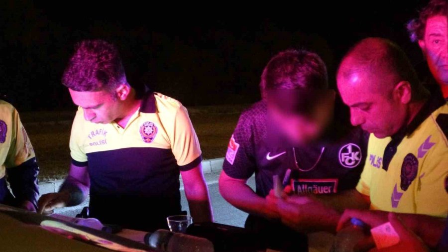 Virajı Alamayan Motosiklet Refüje Çarptı: 18 Yaşındaki Genç Hayatını Kaybetti