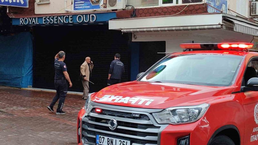 Alanya’da İş Yerinden Çıkan Dumanlar İtfaiyeyi Alarma Geçirdi