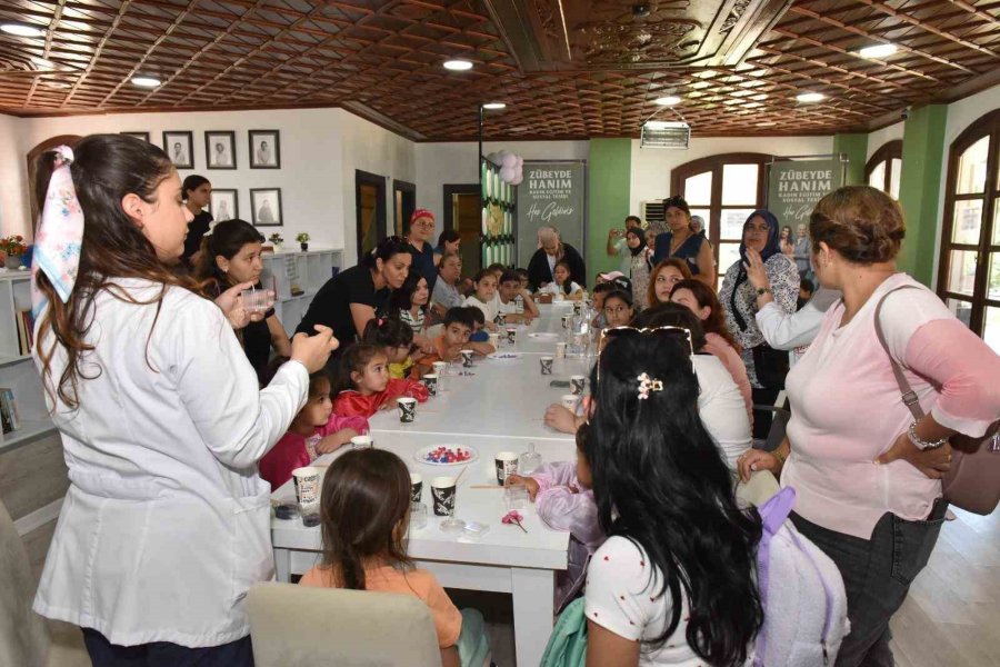Kepez’de Anne Ve Çocuklar Renkli Mum Atölyesine Katıldı