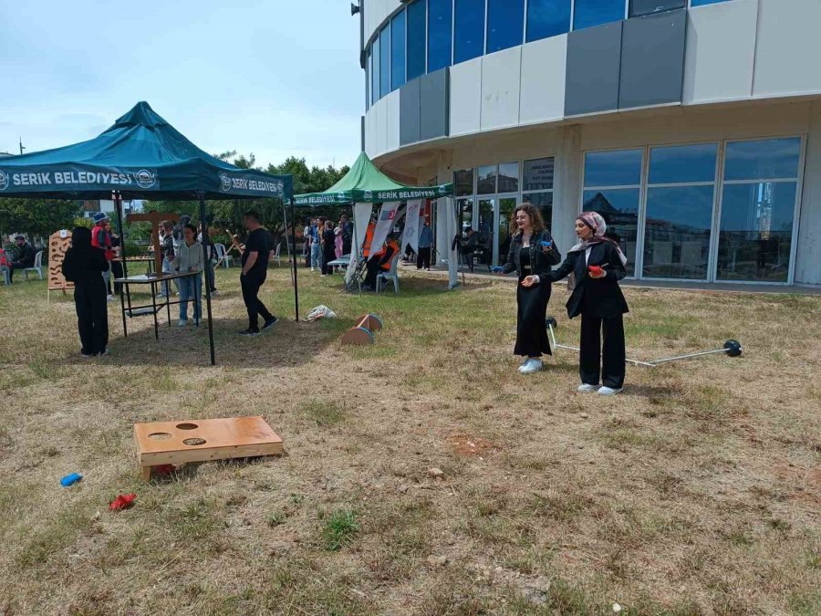 Akdeniz Üniversitesi’nde Gençlerden Dijital Detoks Hareketi: "telefonunu Bırak, Hayata Bağlan"