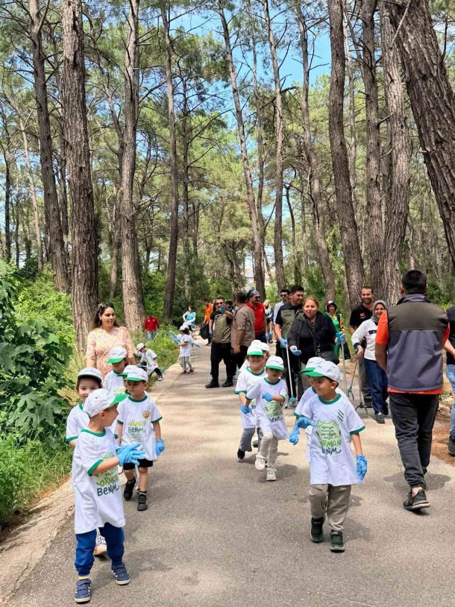 Kemer’de Minik Ellerden Çevre Temizliği