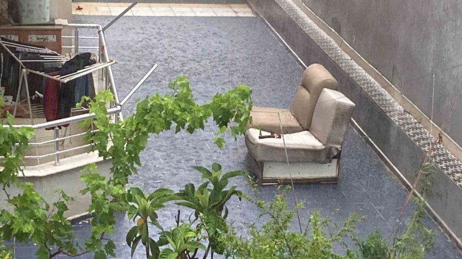 Mersin’de Sağanak Etkili Oldu: Sel Suları Yolu Aştı, Bahçeler Sular Altında Kaldı
