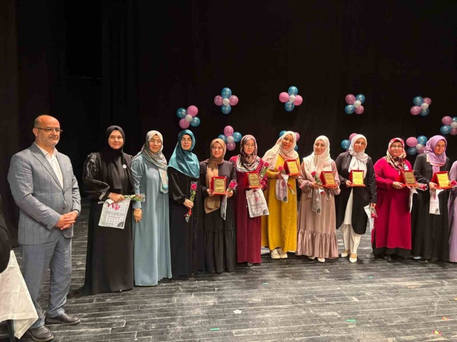 Mersin’de Miniklerin Sahne Performansı İlgiyle İzlendi