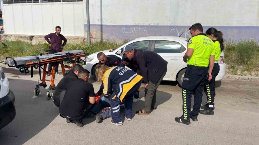 Motosiklet Sürücüsünün Yaralandığı Kaza Kameraya Yansıdı