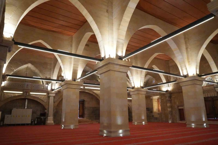 Niğde’nin Tarihi Mirası Sungurbey Camii’nde Restorasyon Tamamlandı