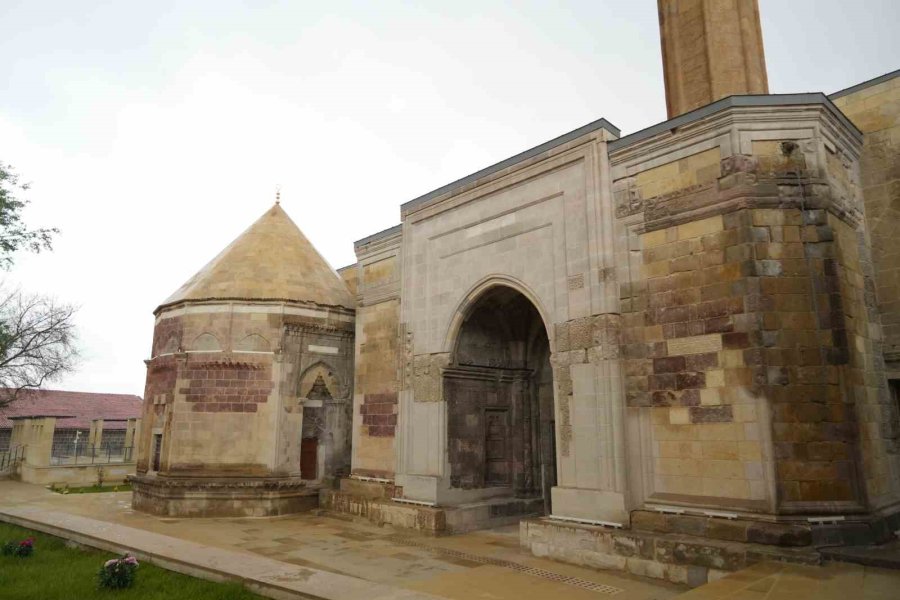 Niğde’nin Tarihi Mirası Sungurbey Camii’nde Restorasyon Tamamlandı