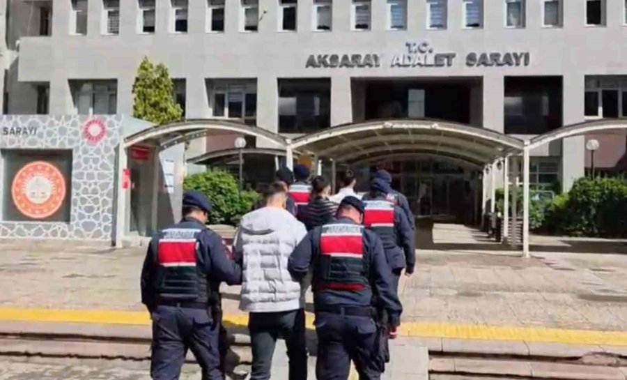 Uyuşturucu Tacirleri Jandarmanın Operasyonuyla Yakalandı