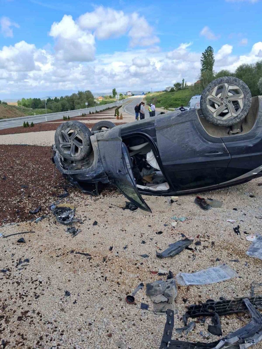 Aksaray’da İki Otomobil Çarpıştı: 1 Ölü, 2 Yaralı
