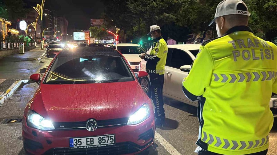 Polise Önce Yalvardı Sonra Küfürler Edip Kaçtı: O Anlar Kamerada