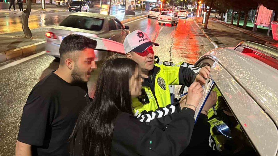 Polise Önce Yalvardı Sonra Küfürler Edip Kaçtı: O Anlar Kamerada