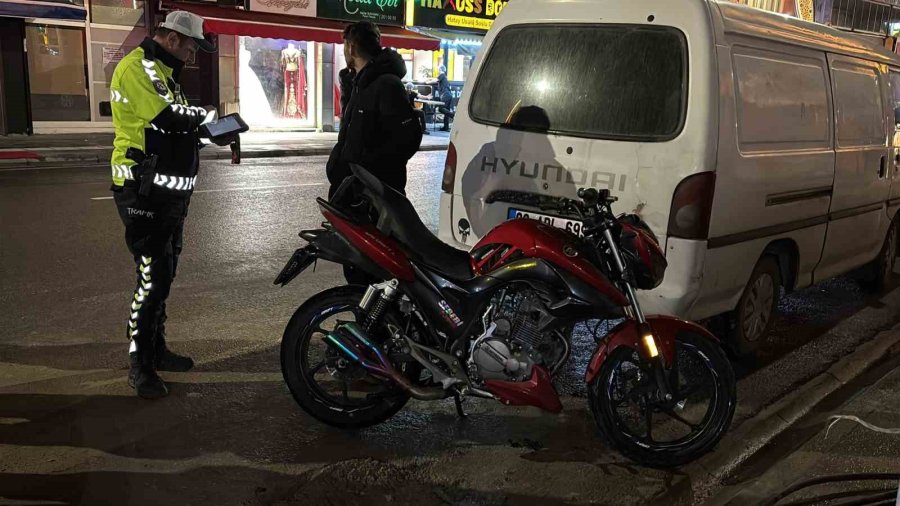 Bekçilere Egzoz Patlattı, Yakalanınca 62 Bin Lira Ceza Yiyip Ehliyet Ve Motorundan Oldu