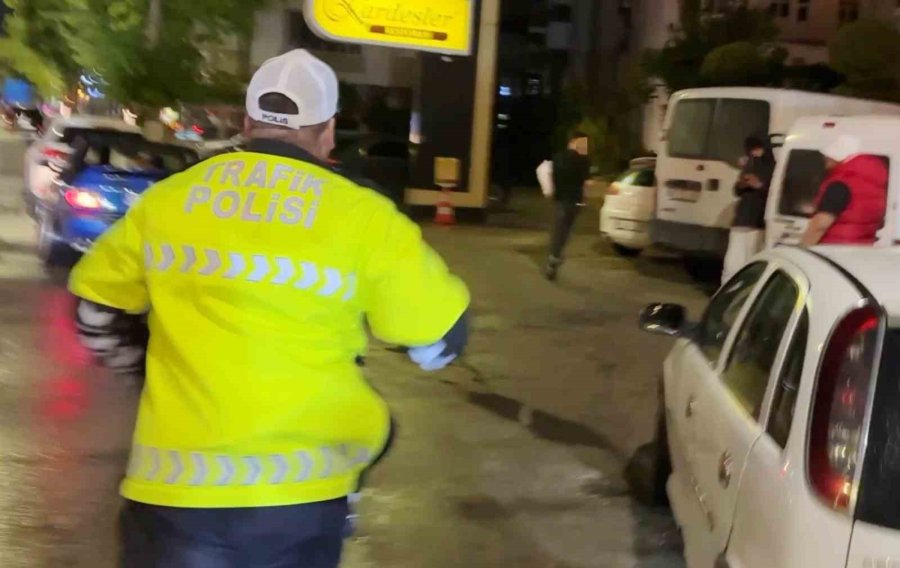 Polise Önce Yalvardı Sonra Küfürler Edip Kaçtı: O Anlar Kamerada
