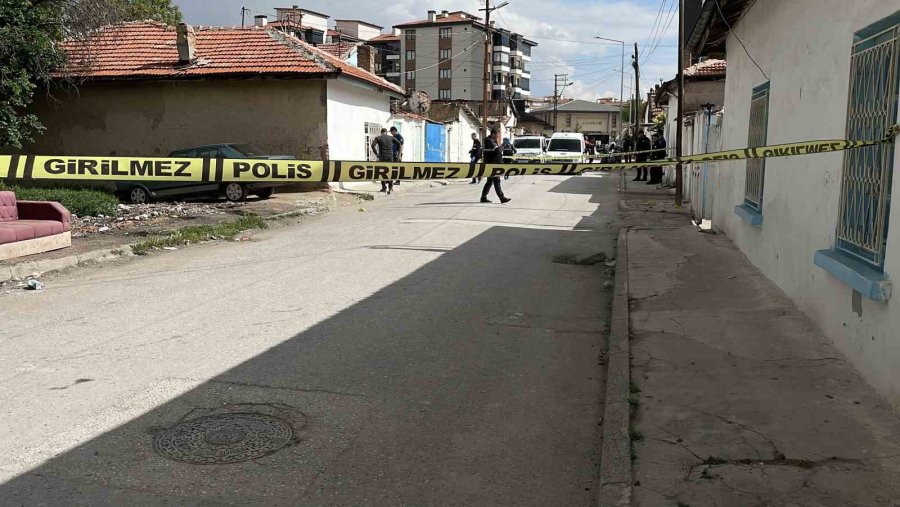 Husumetli Gençlerin Kavgasında 1 Kişi Ağır Yaralandı
