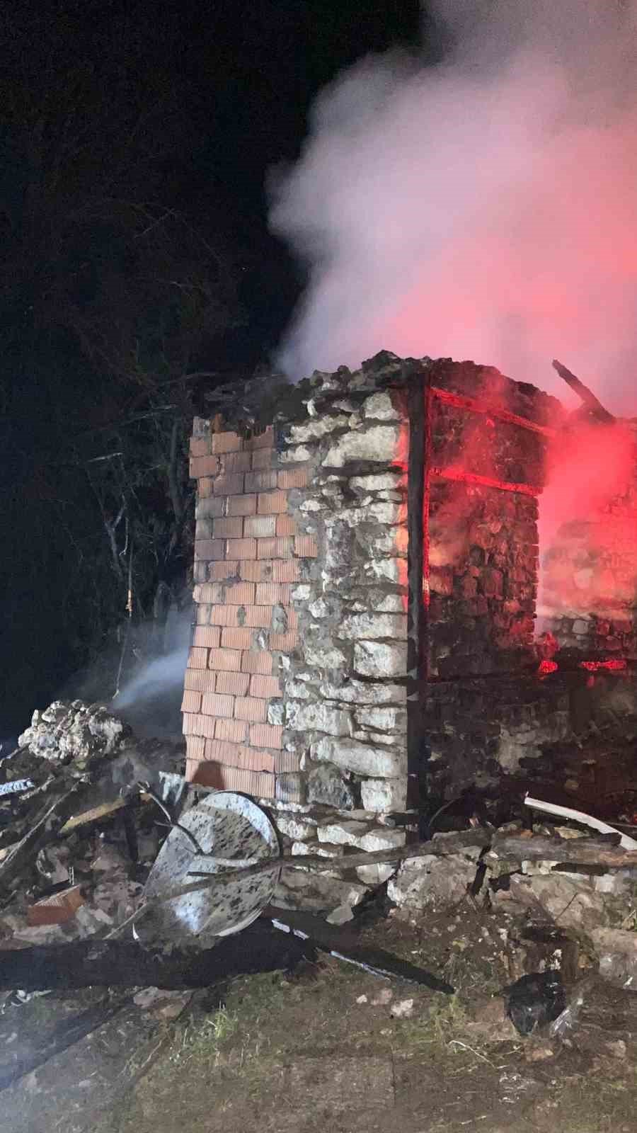 Müstakil Evde Çıkan Yangında Yaşlı Kadın Yaralandı