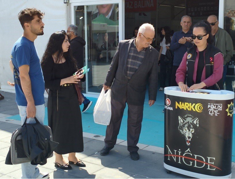 Niğde’de Polisten Narkotikle Mücadelede Bilgilendirme Çalışmaları