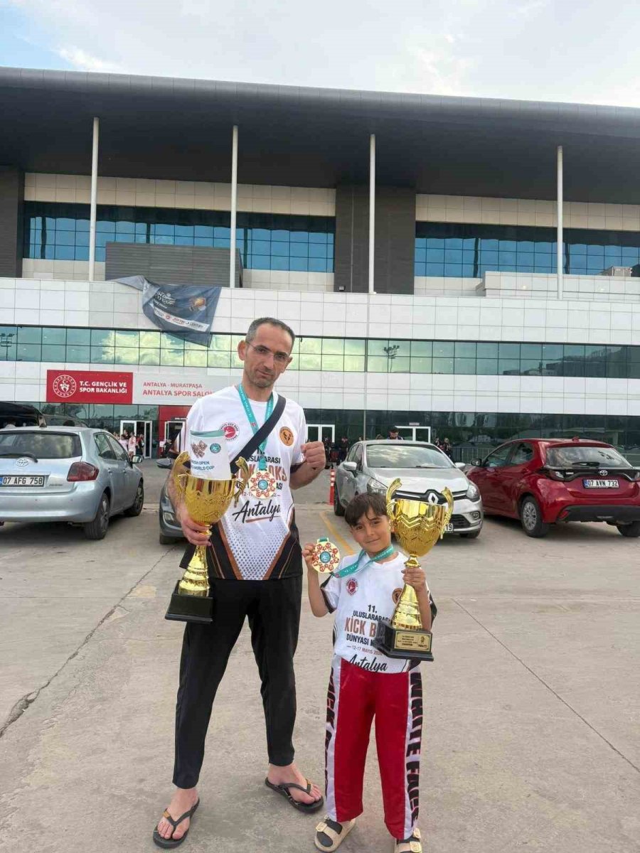 Niğdeli Sporcular 8 Madalya İle Döndü