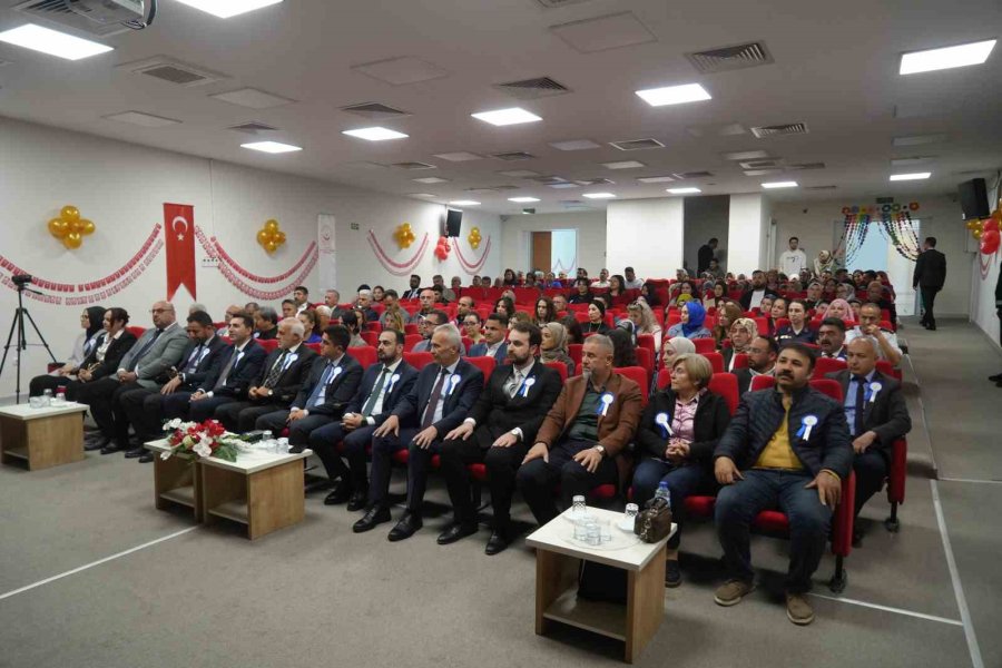 Niğde Vali Yardımcısı Divili: "nüfusun Kendini Yenileme Seviyesi 2,10’dur, Konu 1 Yıllık Çalışmalarla Çözülebilecek Konu Olmaktan Çıkmıştır"