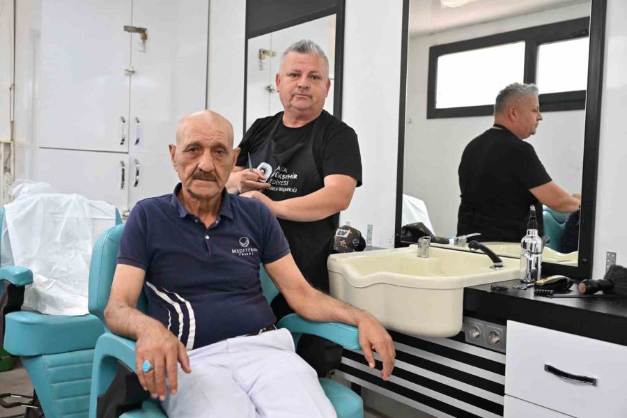 ’mobil Kuaför’den Huzurevi Sakinlerine Bayram Tıraşı