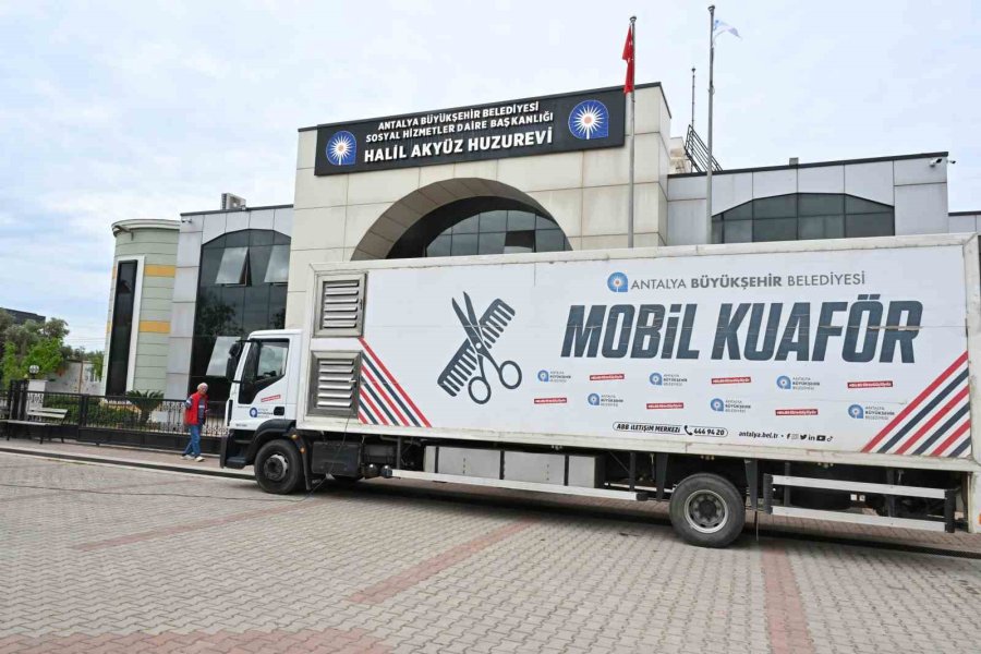 ’mobil Kuaför’den Huzurevi Sakinlerine Bayram Tıraşı