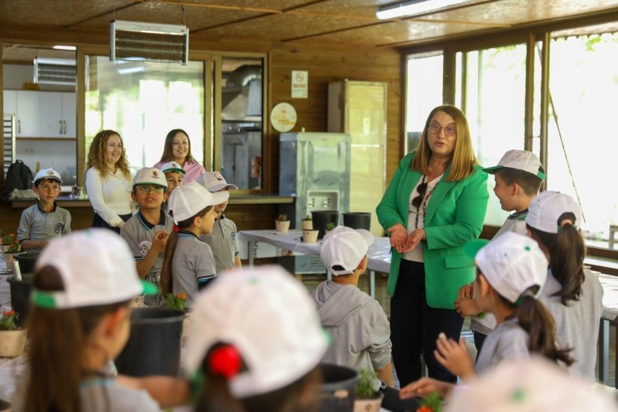 Alanya’da Minik Eller Toprakla Buluştu