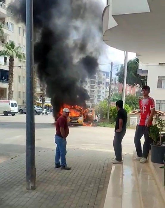 Hafif Ticari Araç Alev Alev Yandı