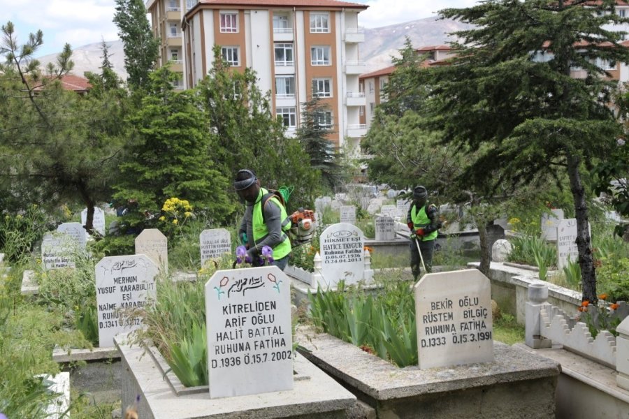Niğde’de Mezarlıklar Kurban Bayramı Ziyaretlerine Hazırlanıyor