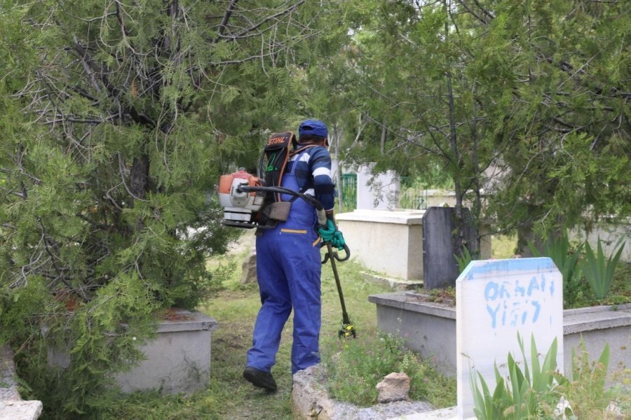 Niğde’de Mezarlıklar Kurban Bayramı Ziyaretlerine Hazırlanıyor